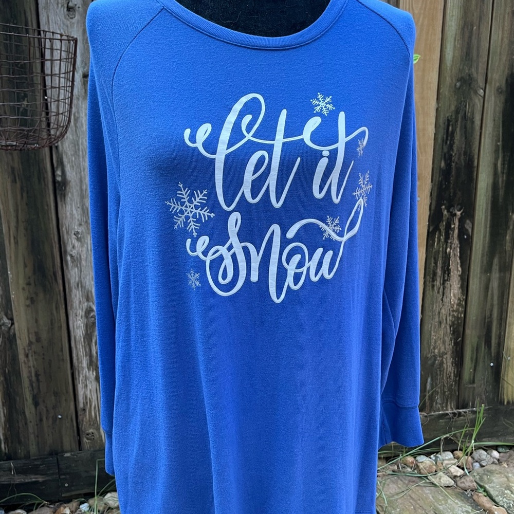 Let It Snow Blue Snowflake Tee size medium